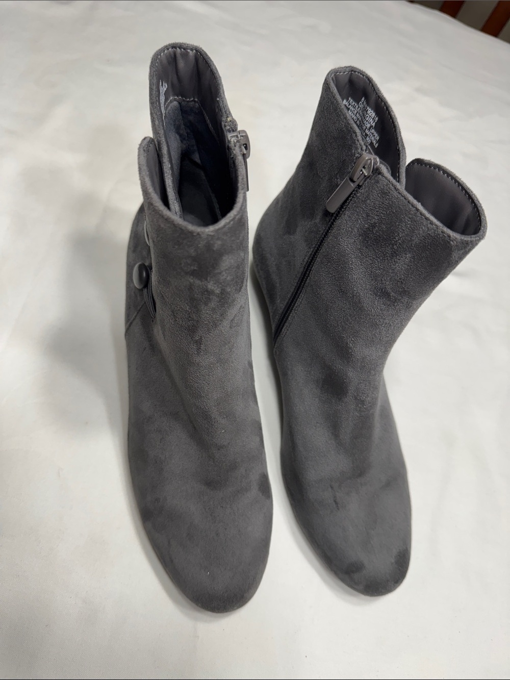 Impo faux suede “Georgina” charcoal grey bootie. Size 8M
